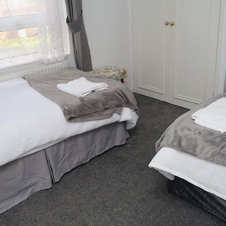 Superb 3 Bedroom Flat In Stafford Exterior foto