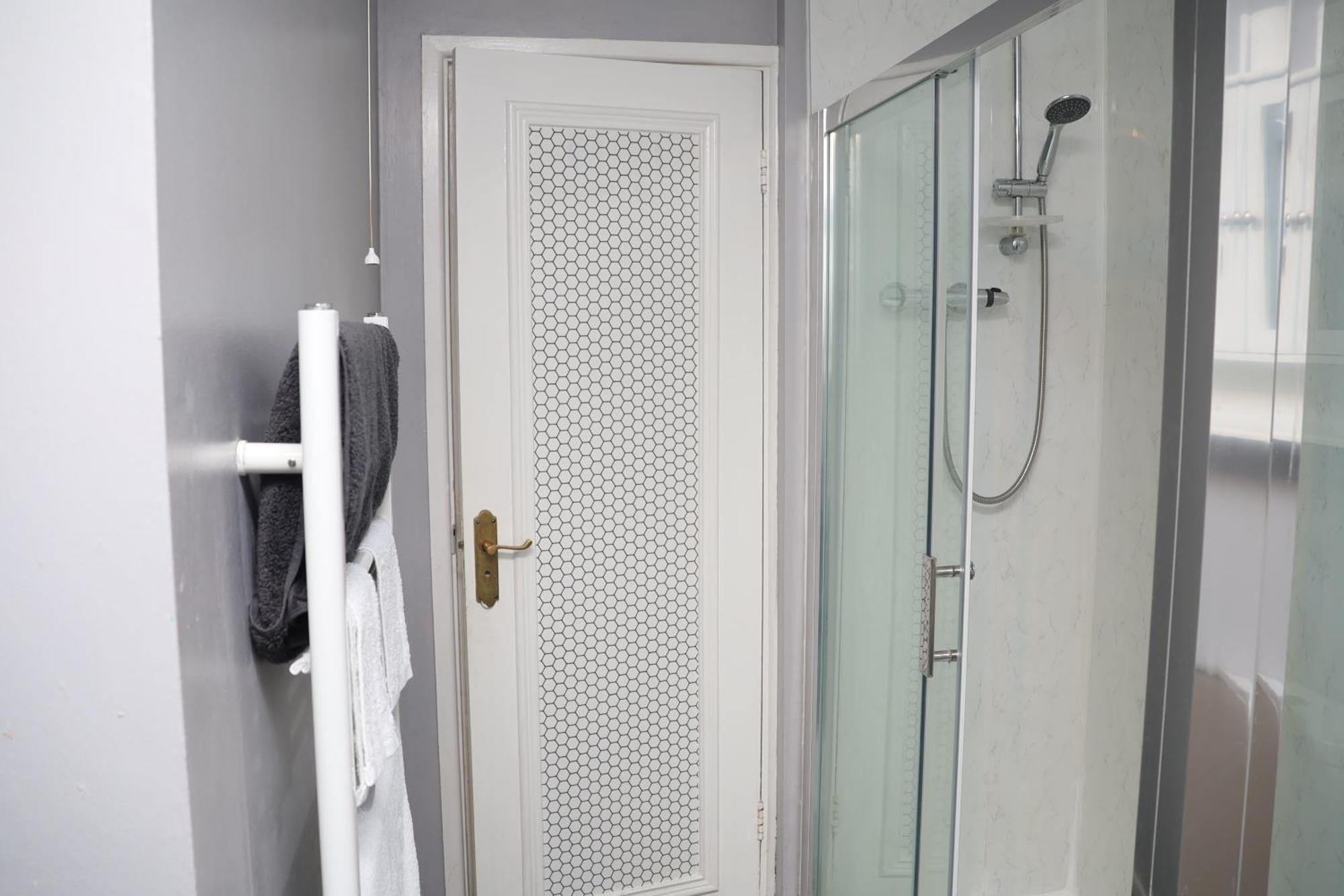 Superb 3 Bedroom Flat In Stafford Exterior foto